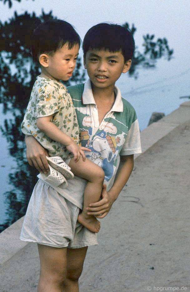Anh em, Hà Nội 1992.